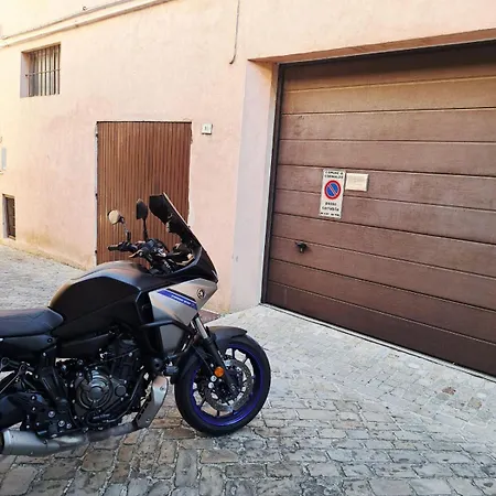 Palazzo Boscareto - Di Charme In Centro Storico - Garage Moto, Box Bici Bed & Breakfast
