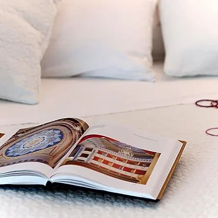 Palazzo Boscareto - Di Charme In Centro Storico - Garage Moto, Box Bici Bed & Breakfast